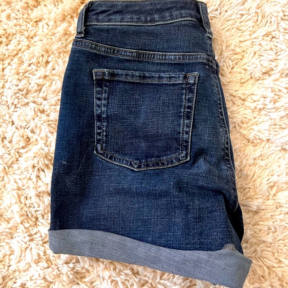 💎Cutest denim shorts ever, I swear! Have size 2 and they fit tight ,flattering! - Picture 3 of 6